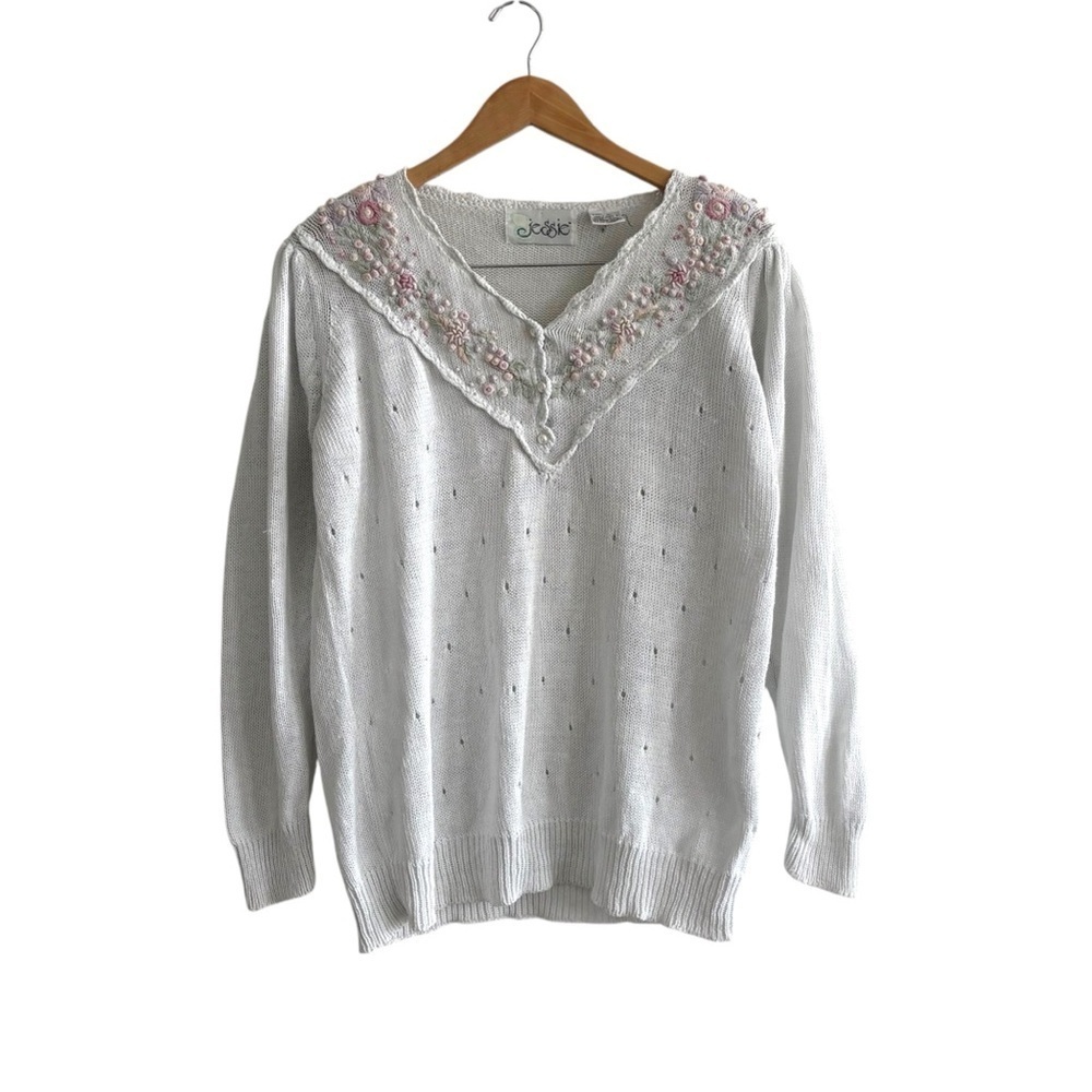 Vintage Cotton Ramie V-Neck Sweater with Floral Accents